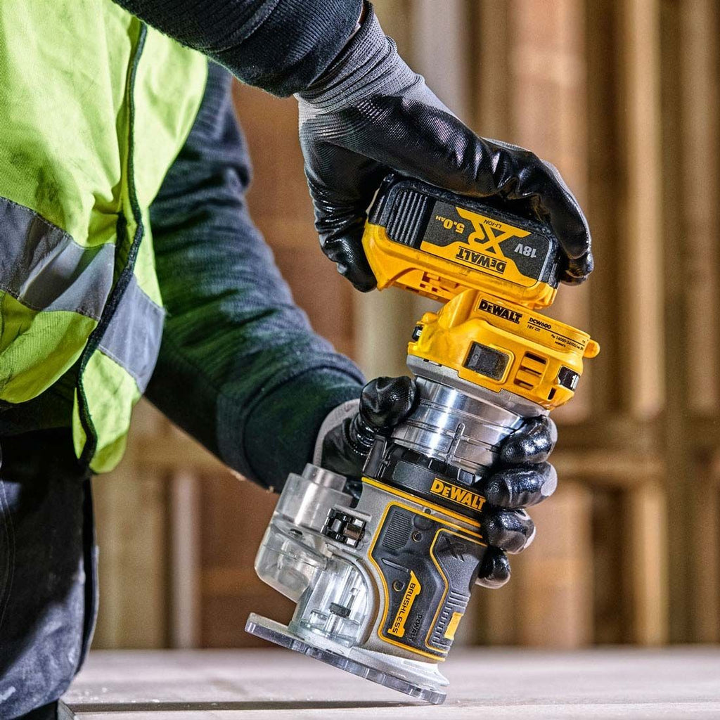 DeWalt DCW604NT-XJ 18v XR bürstenlos 1/4" Router ohne Akku und Ladegerät in TSTAK Case