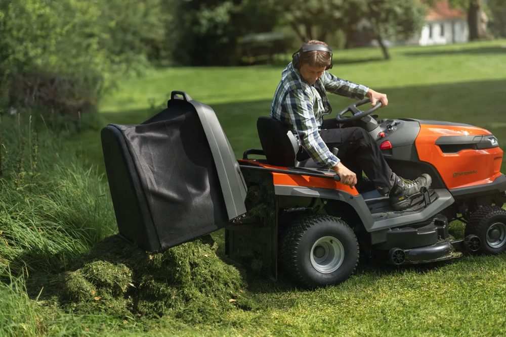 Husqvarna TC 220T Rasentraktor mit Fangkorb